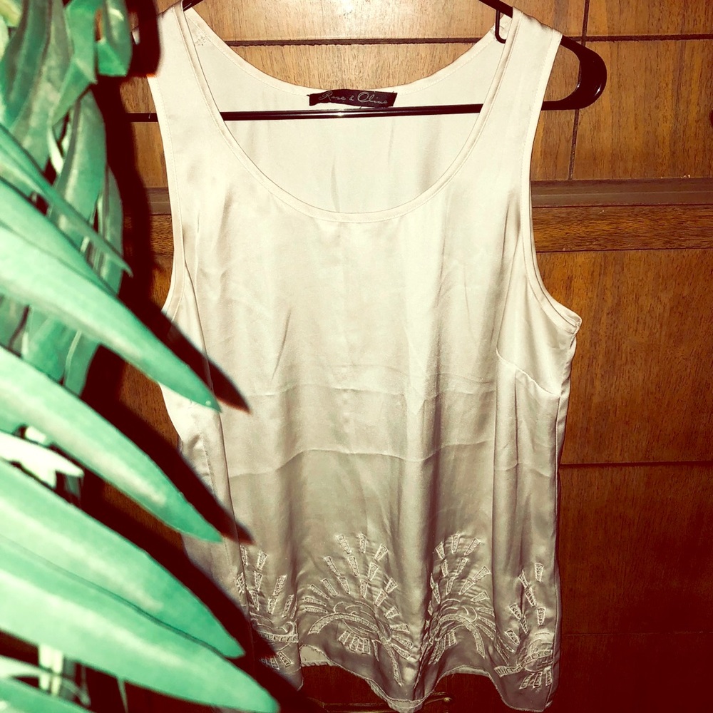 🌟✨ Embroidery / Scallop Detailed Sleeveless Top